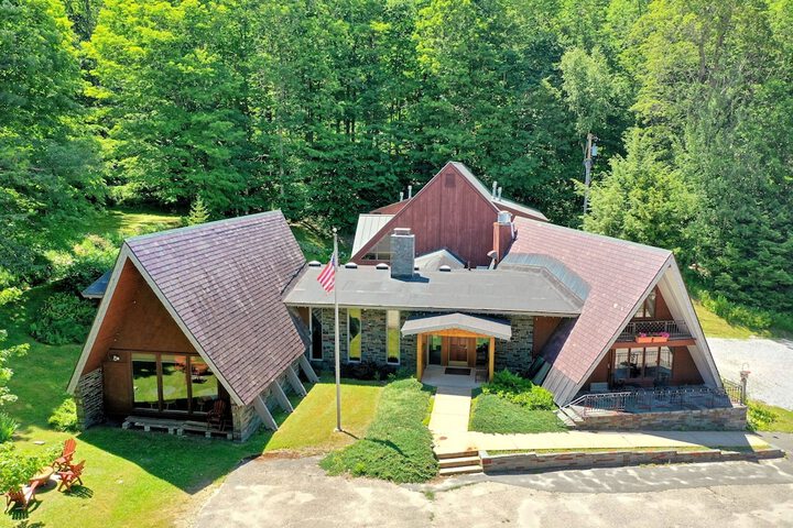 The Birch Ridge: Family Room #11 - Queen / bunkbed Suite in Killington Vermont 1 Bedroom Home