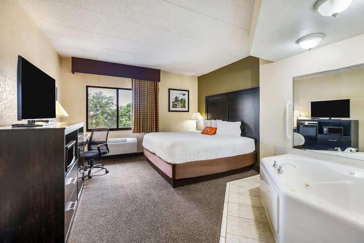 Baymont by Wyndham Janesville