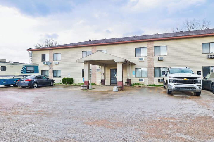 OYO Hotel Pipestone MN Canterbury Park