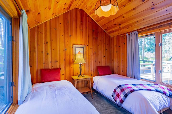 Lake Creek Lodge