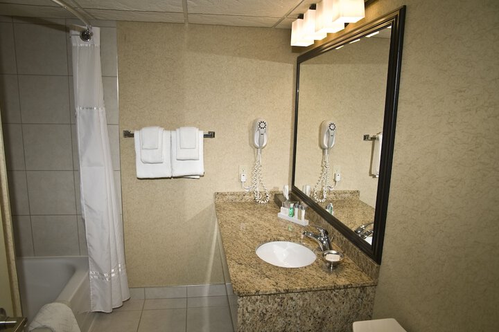Room 33 of 96