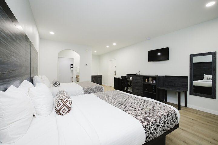Sapphire Inn and Suites