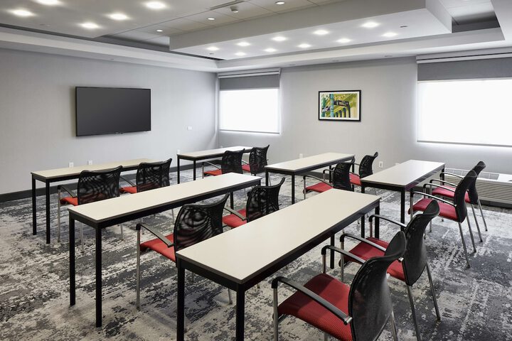 Hampton Inn Newark Airport