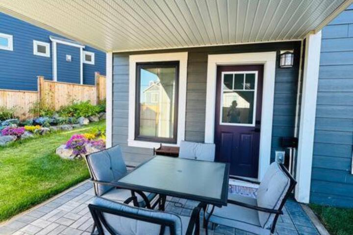 The Royal Bay Escape: Cozy 2 bedrooms garden suite