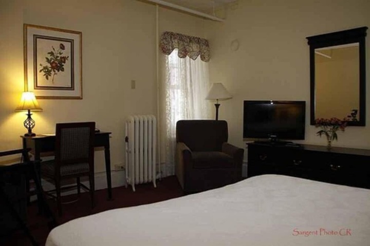 Room 44 of 61