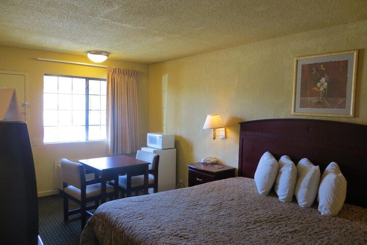 Room 27 of 43