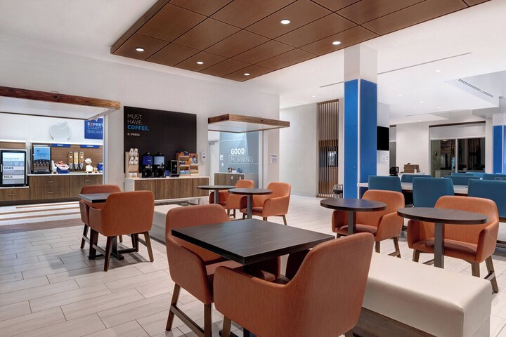 Holiday Inn Express & Suites Glendale Downtown by IHG