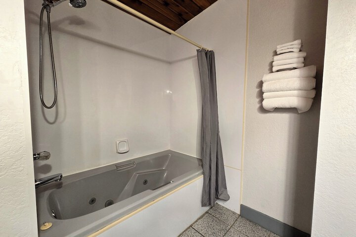Room 15 of 53