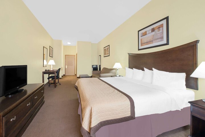 Room 9 of 16