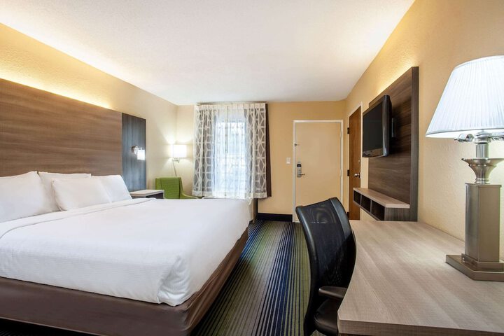 Room 20 of 33
