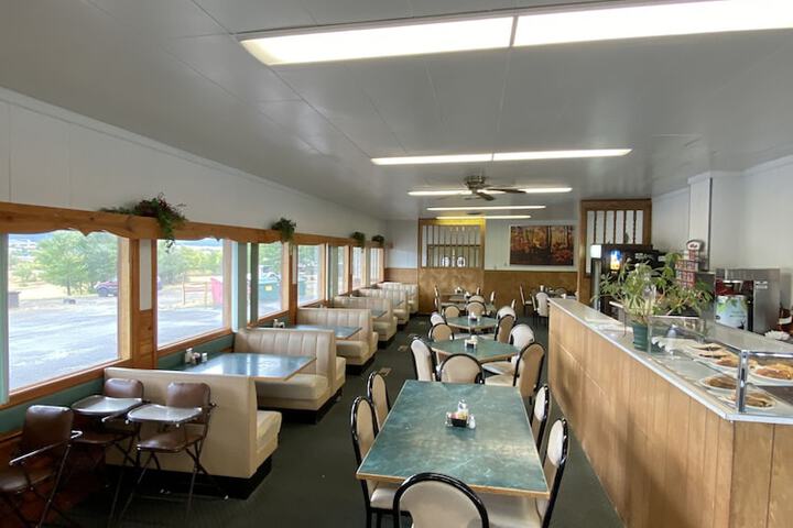 Dining 17 of 27