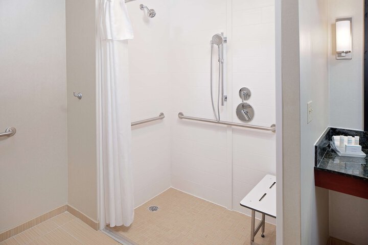 Room 18 of 25