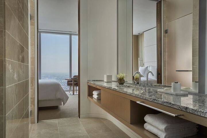 Room 72 of 132
