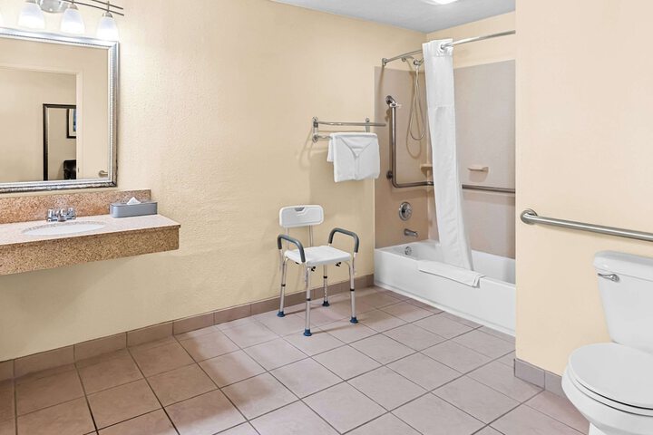 Quality Inn & Suites Vancouver - Hazel Dell