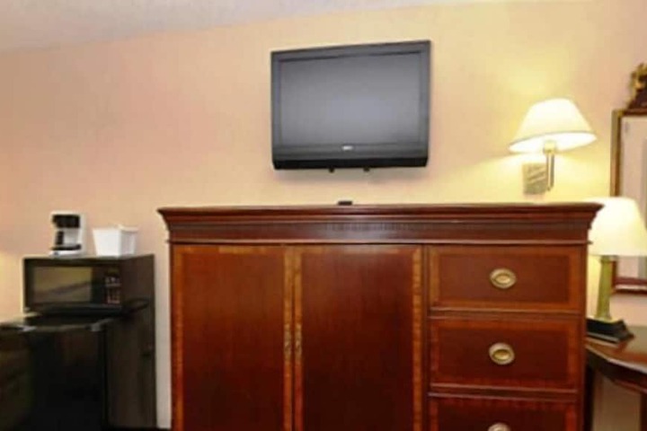 Room 11 of 37