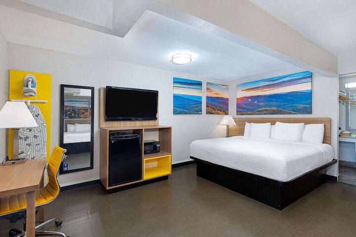 Room 53 of 62