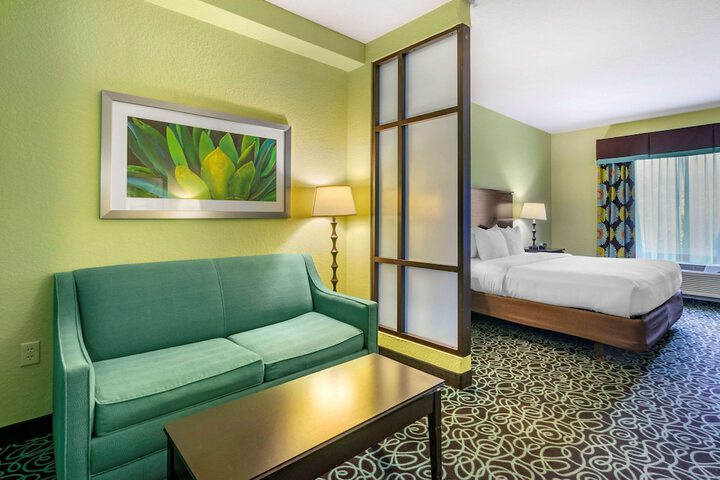 Room 15 of 33