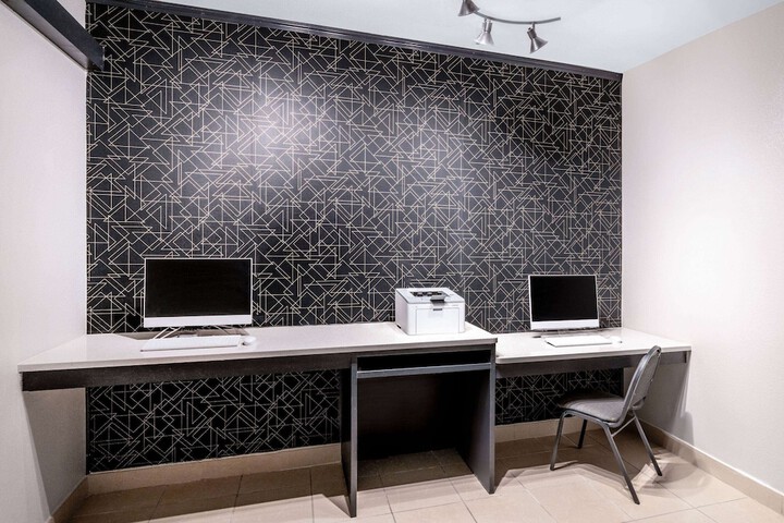 Business Center 38 of 40