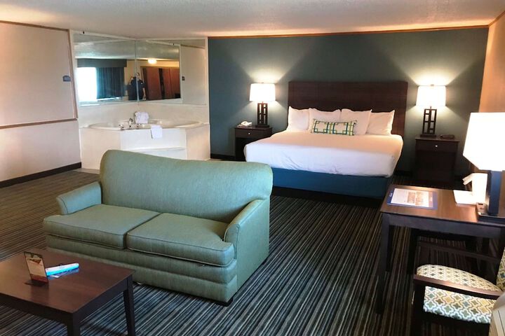 Room 13 of 33