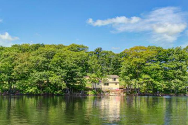 Damariscotta Lakefront Retreat