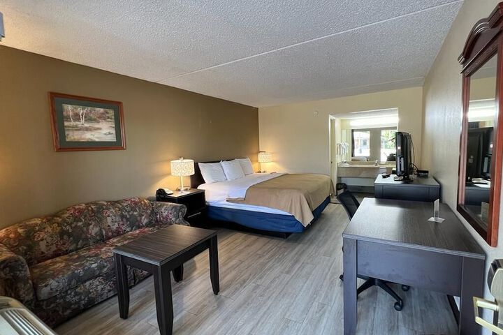 Room 7 of 28