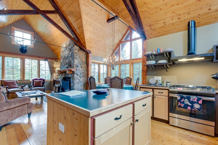 Idaho Springs Home w / Amazing Mountain Views!