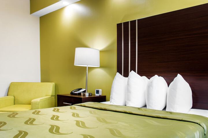 Room 17 of 34
