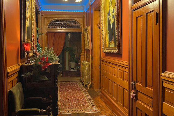 Vineyard Mansion & Carriage House Bed & Breakfast