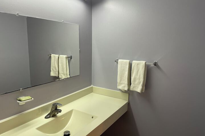 Room 10 of 14