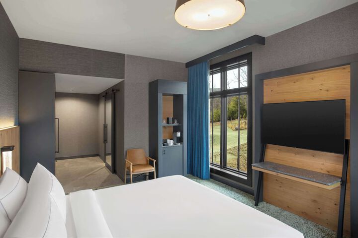 Room 103 of 227