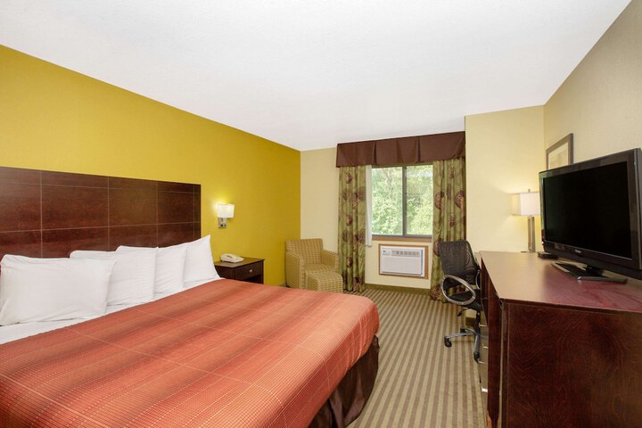 Room 10 of 18