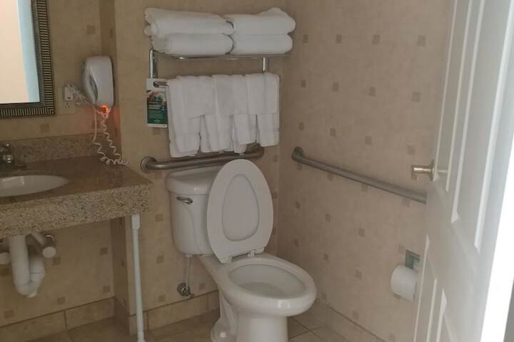 Room 11 of 28
