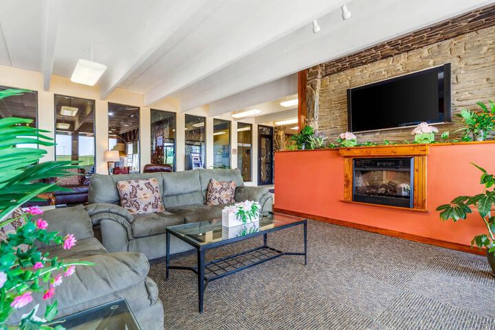 Econo Lodge Inn & Suites Brookings