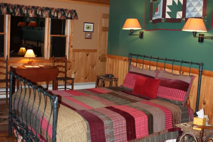 Kiwassa Lake Bed & Breakfast