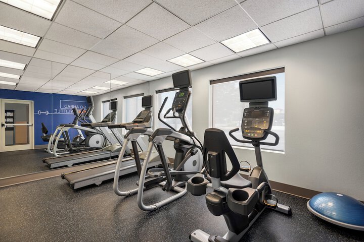 Holiday Inn Express Hotel & Suites Fredericksburg by IHG