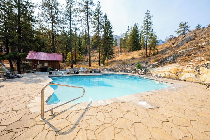 Sleeping Lady Mountain Resort & Spa