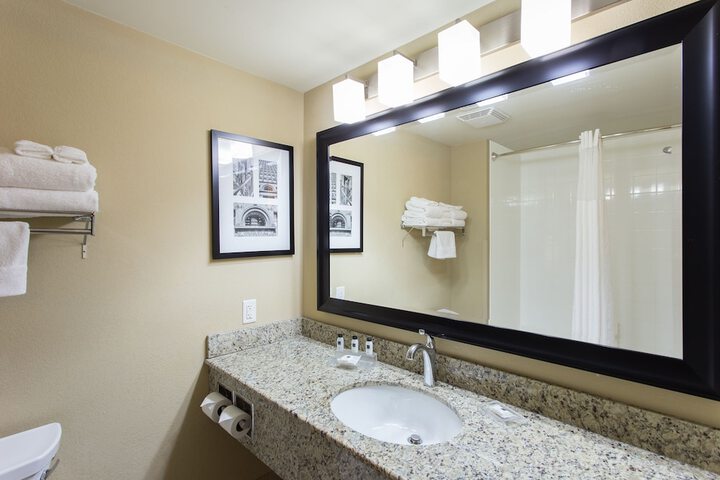 Country Inn & Suites by Radisson Buffalo South I-90, NY
