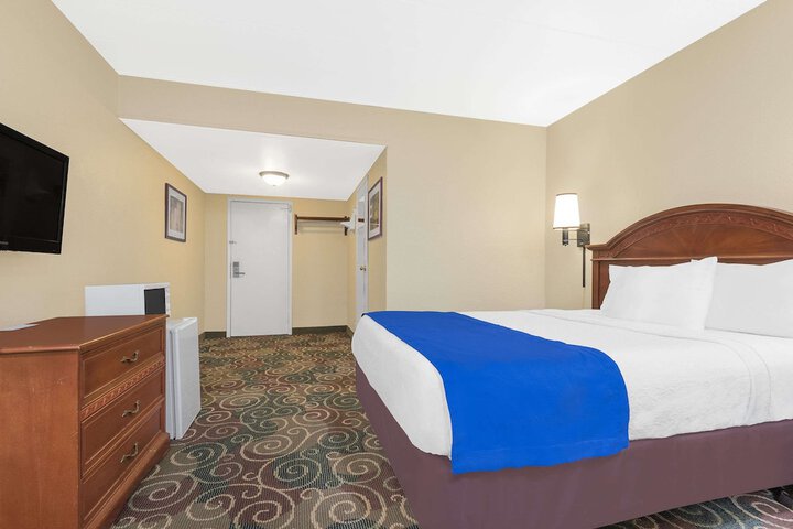 Travelodge by Wyndham Lima OH