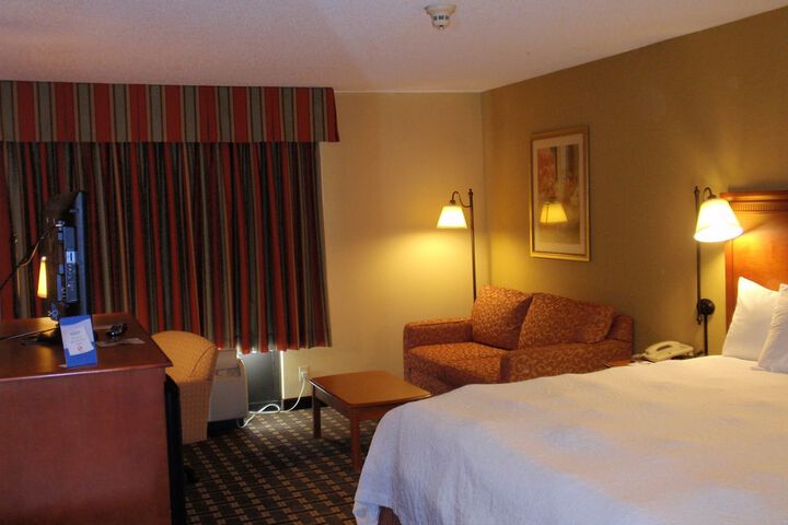 Room 6 of 28