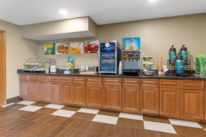 Quality Inn & Suites Stoughton - Madison South