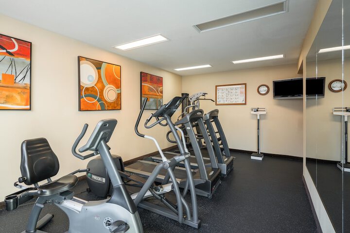Holiday Inn Express & Suites Santa Clara-Silicon Valley by IHG