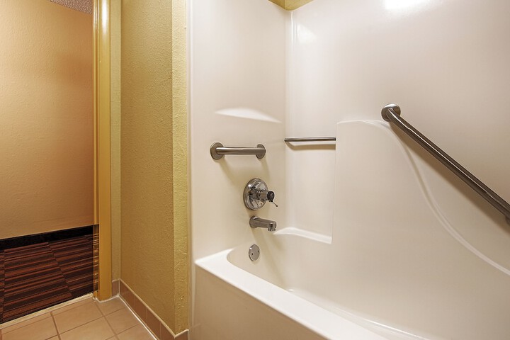 Room 4 of 9