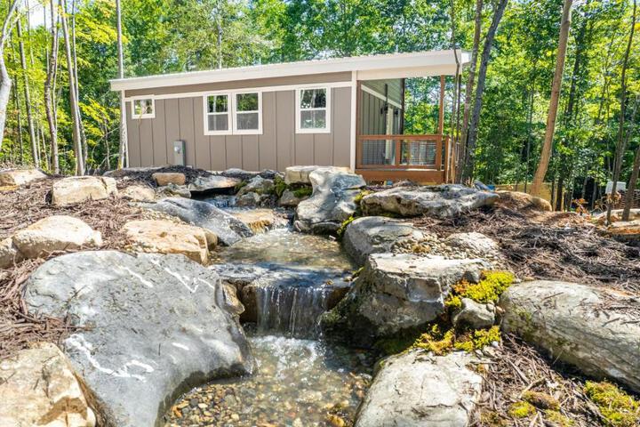 NEW Beehive Tree House Retreat