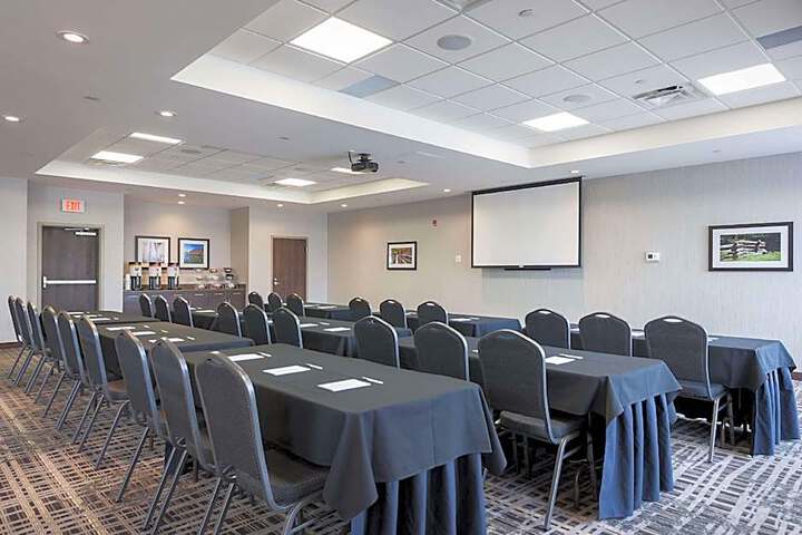 Hampton Inn and Suites Airdrie
