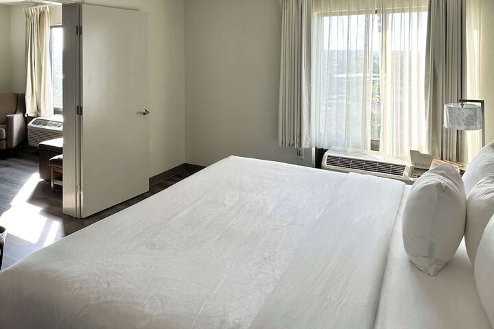 Room 33 of 49