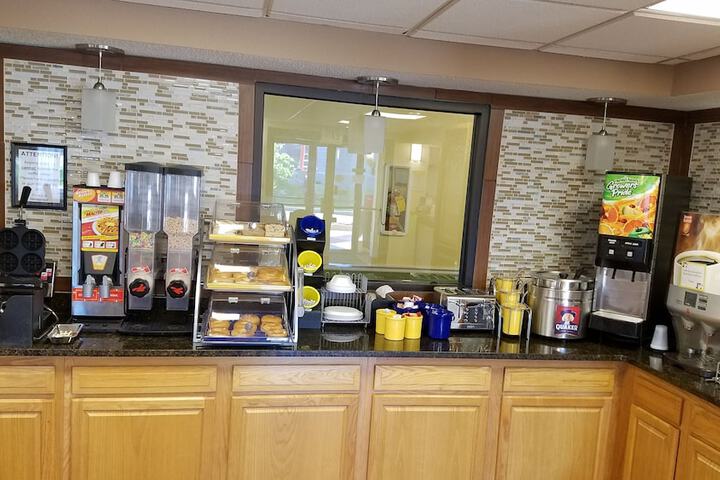 Breakfast/Coffee Service 22 of 26