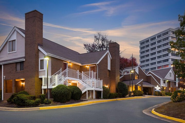 Tysons Corner Suites a Baymont by Wyndham
