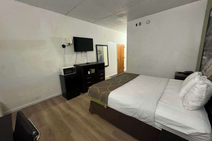 Room 13 of 28