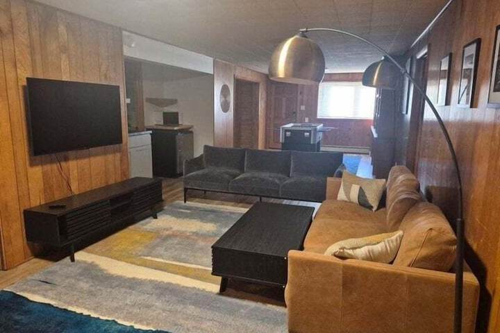Iowa City 4br Backyard Walk To Stadium 4 Bedroom Home