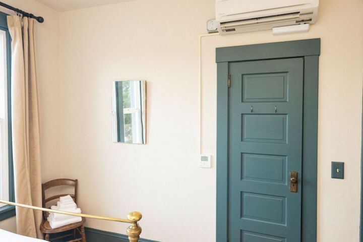 Room 25 of 48